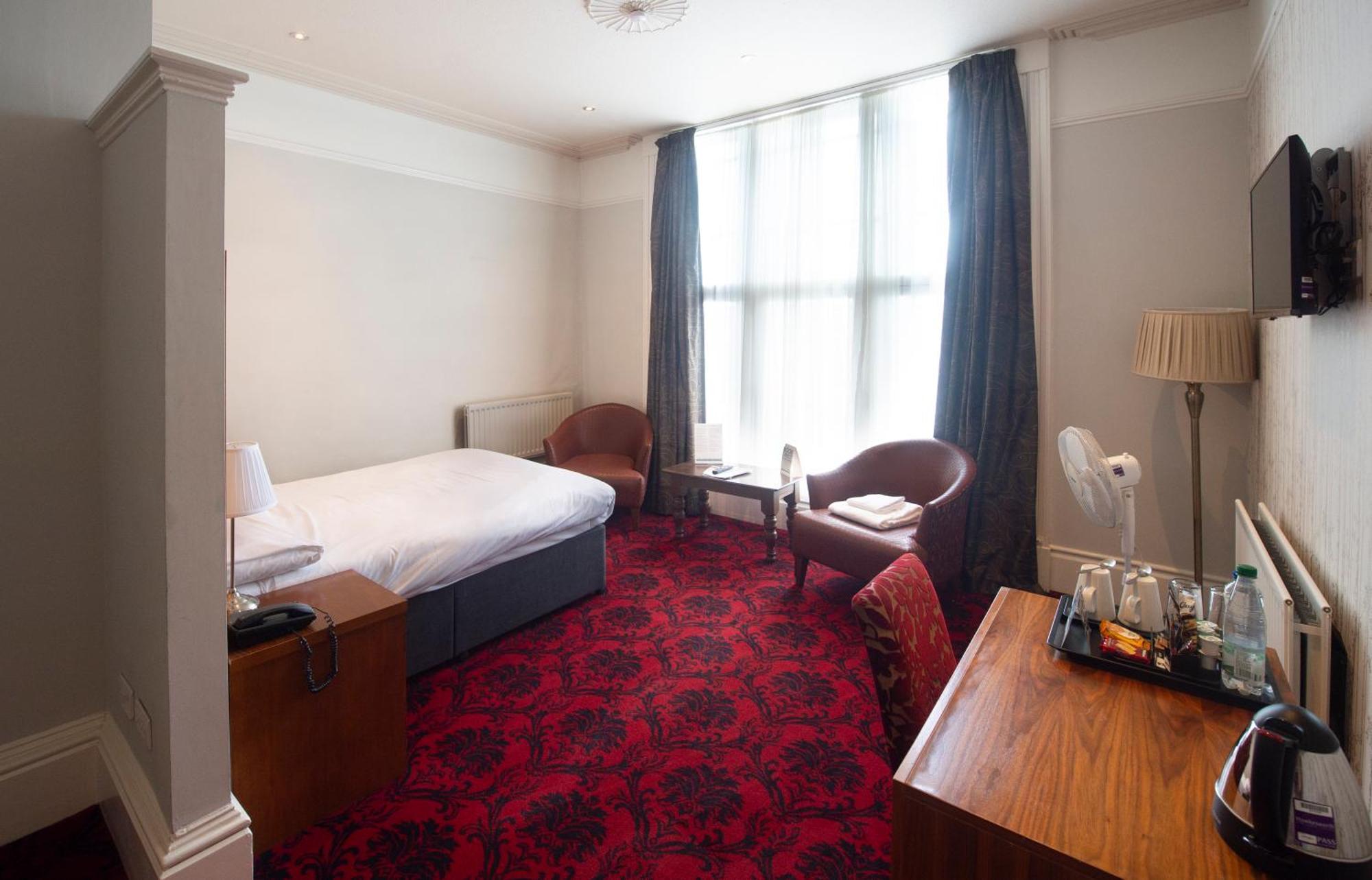 The Royal Hop Pole Wetherspoon 툭스베리 외부 사진