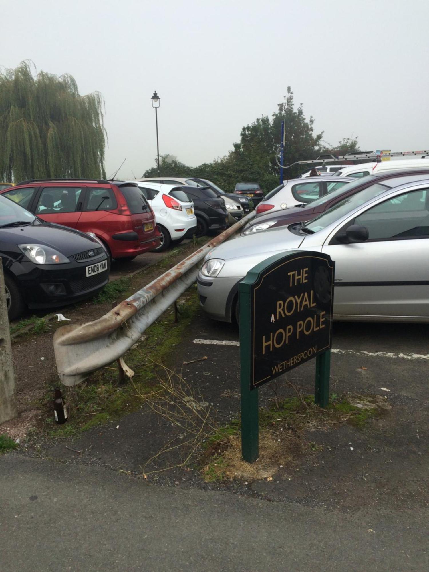 The Royal Hop Pole Wetherspoon 툭스베리 외부 사진