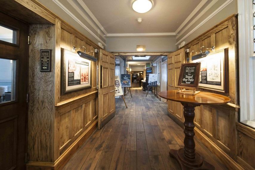 The Royal Hop Pole Wetherspoon 툭스베리 외부 사진