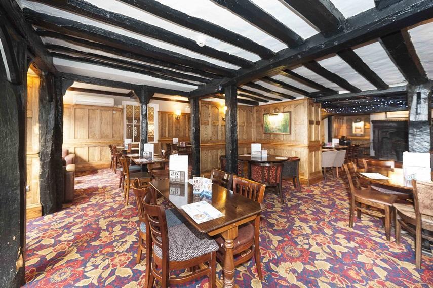 The Royal Hop Pole Wetherspoon 툭스베리 외부 사진