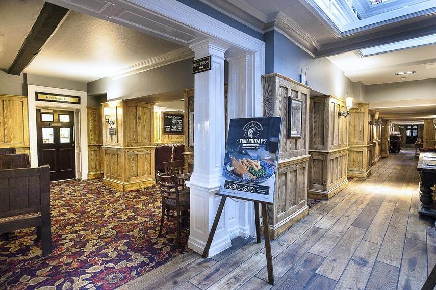 The Royal Hop Pole Wetherspoon 툭스베리 외부 사진