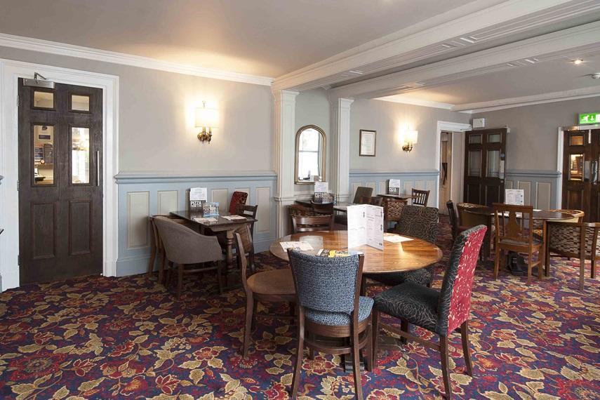 The Royal Hop Pole Wetherspoon 툭스베리 외부 사진